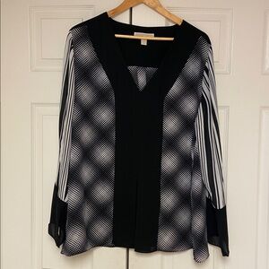 MICHAEL KORS Black & White Patterned  Size XLG. Excellent condition, like New